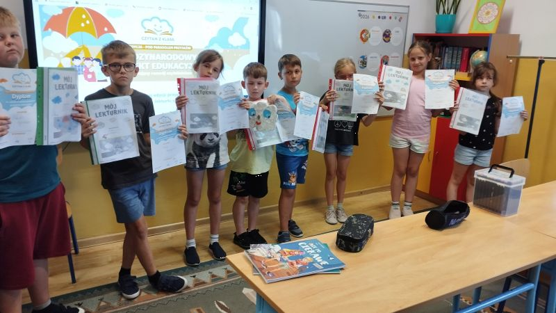 Więcej o: Pod parasolem przyjaźni – podsumowanie projektu „Czytam z klasą- lekturki spod chmurki”